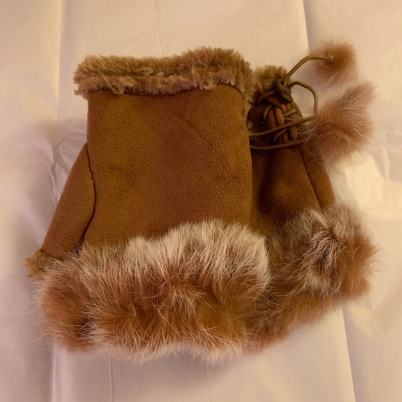 NWOT Genuine Rabbit Fur & faux suede fingerless gloves - Picture 2 of 5